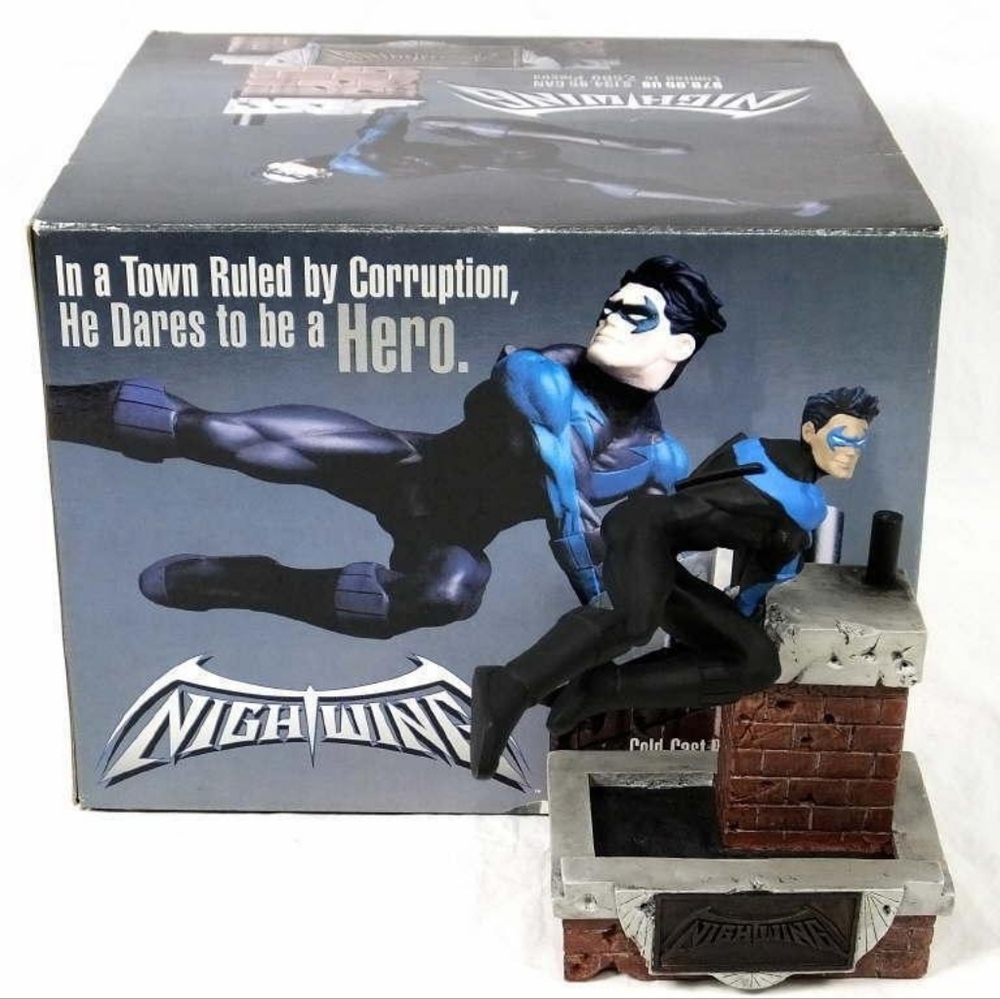 DC Direct Nightwing Comic Book & Paquet Collectible Statue Figurine
